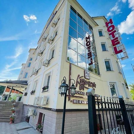 Кұрмет Hotel Uralsk Exterior photo